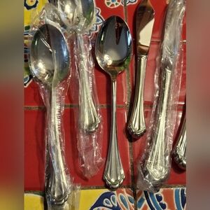 Oneida Stainless MARQUETTE 6 Pcs New Old Stock Butter Knife Dinner Knives Soups